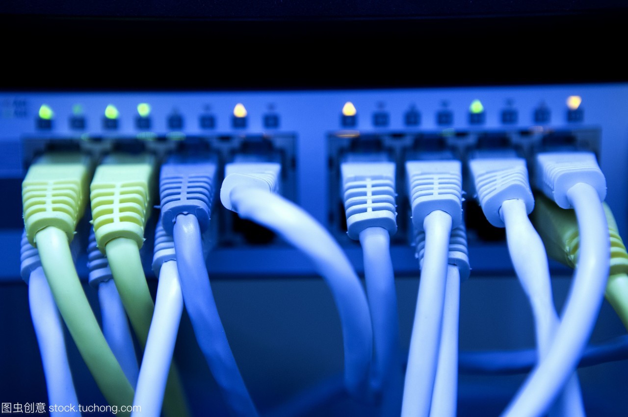 數(shù)字神經(jīng) 高科技醫(yī)療影像中的芯片互聯(lián)與靜物美學(xué)